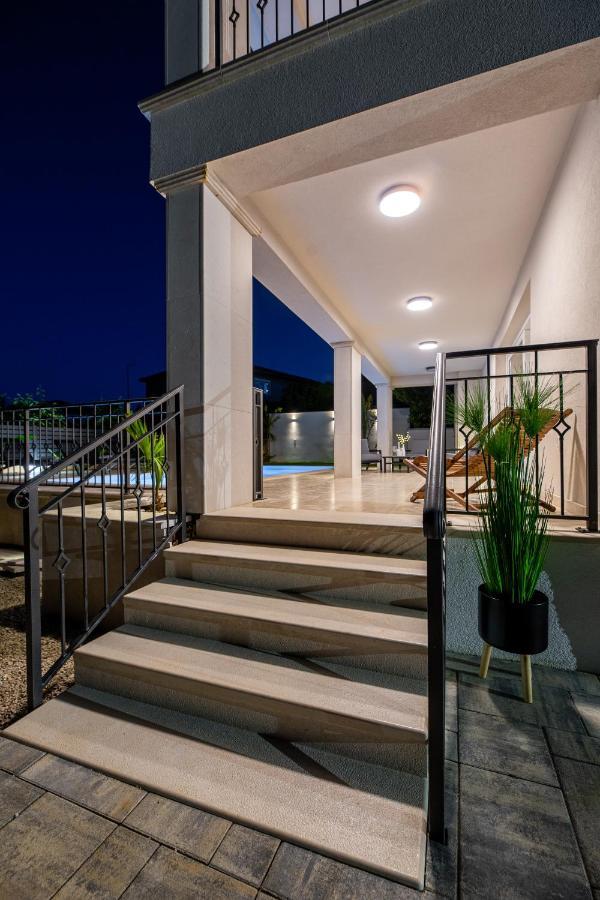 Villa Pafran With Heated Pool Krk 克尔克 外观 照片