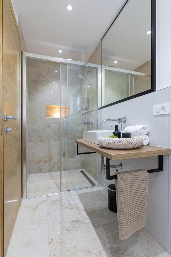 Villa Pafran With Heated Pool Krk 克尔克 外观 照片