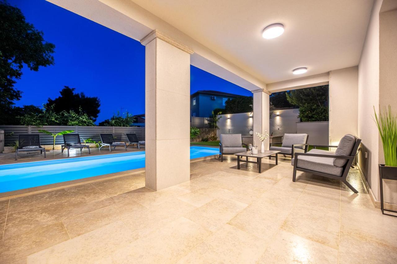 Villa Pafran With Heated Pool Krk 克尔克 外观 照片