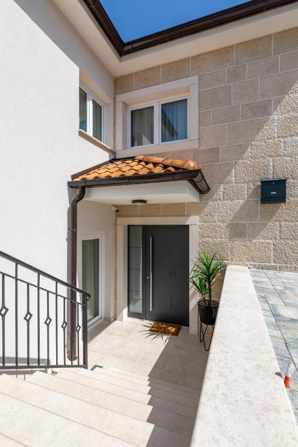 Villa Pafran With Heated Pool Krk 克尔克 外观 照片